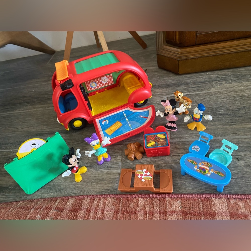 Disney Jr Mickey Mouse Cruisin Camper Mattel Toy 12 Pieces 2014